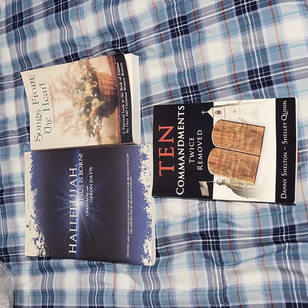 3 music book lot Hallelujah Jesus is born Songs from the heart ten commandments
